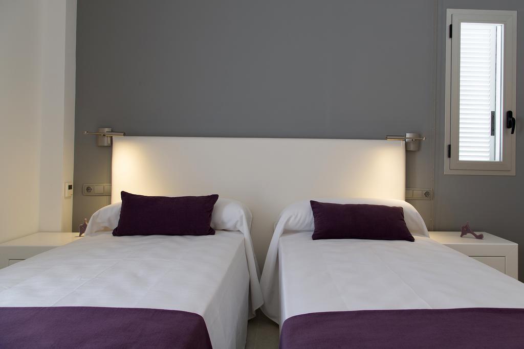 Apartamentos Proa - Emar Hotels Only Adults Es Pujols Room photo